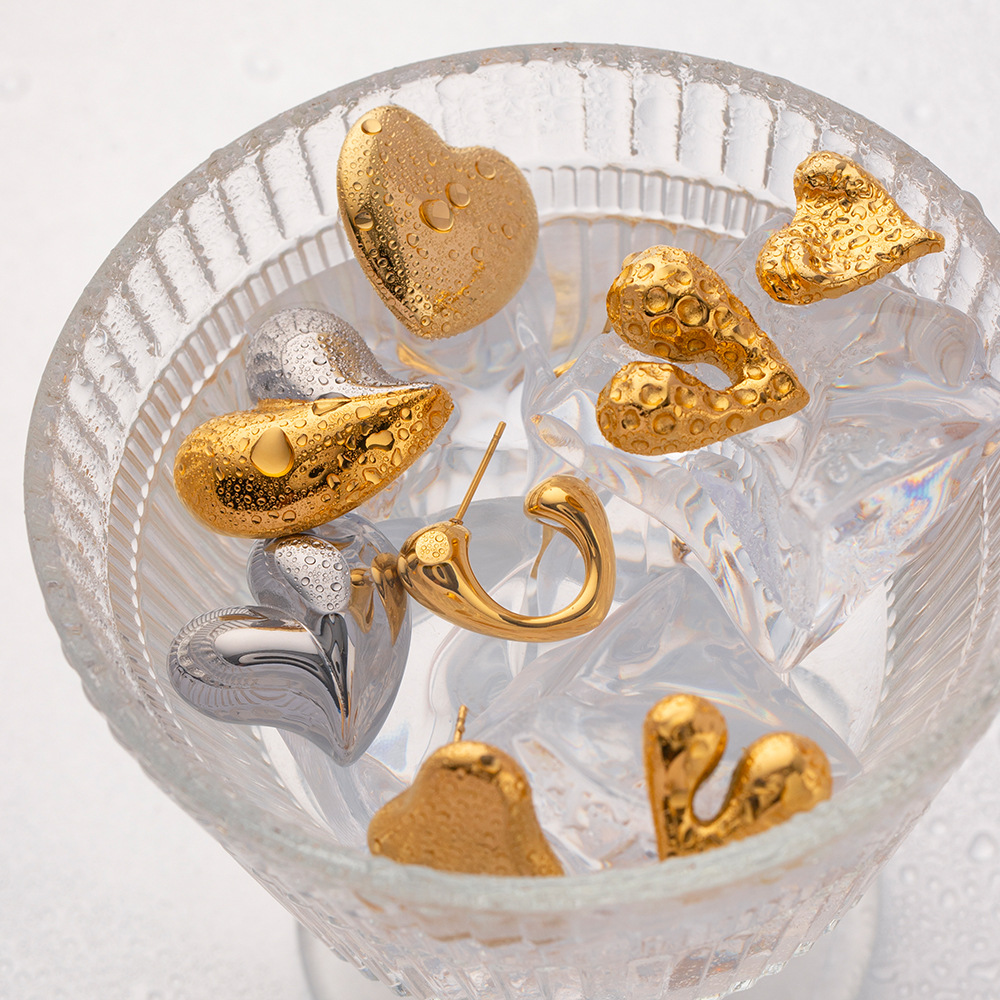 Heart Shaped Stainless Steel Earrings for Women Light Luxury High-end Feeling Temperament and Non Fading Wholesale
