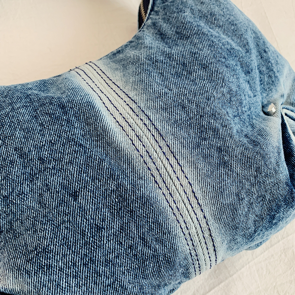 Denim Pleated Shoulder Bag Women Large Capacity Crossbody Bag Knotted Strap Underarm Bag Zipper Hobo Bag for Commuting Travel