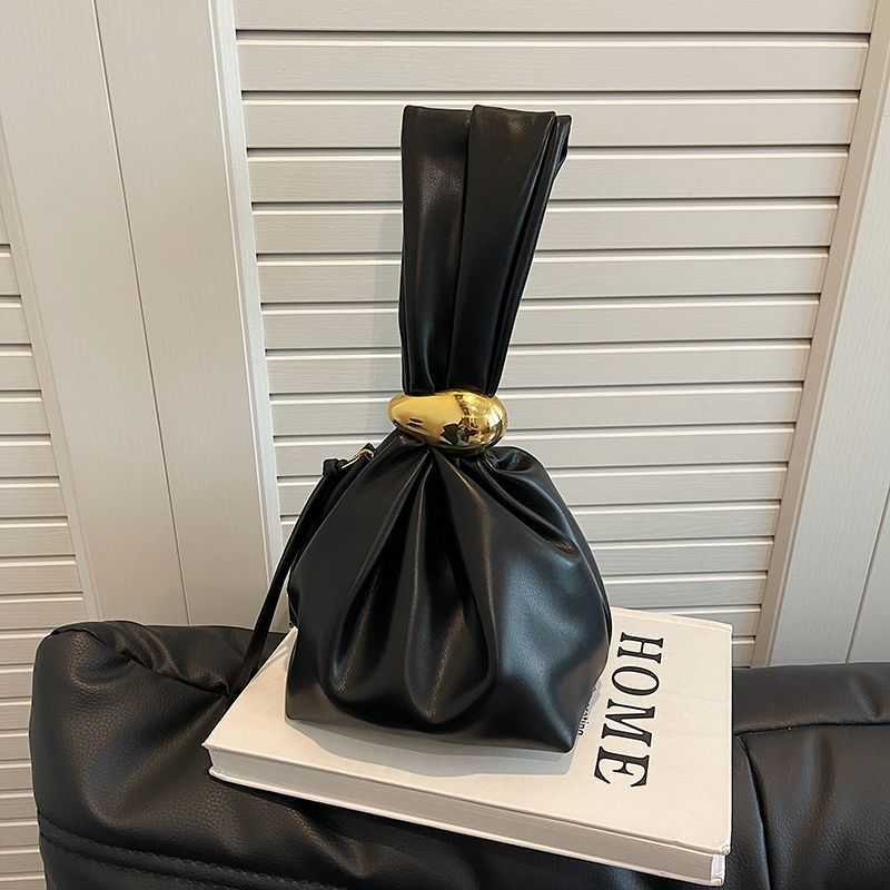 High Quality Hand Bags Niche and Peculiar Small Shoulder Bags for Women Pleated Mini Bucket Bag Lady Luxury Handbags 241108