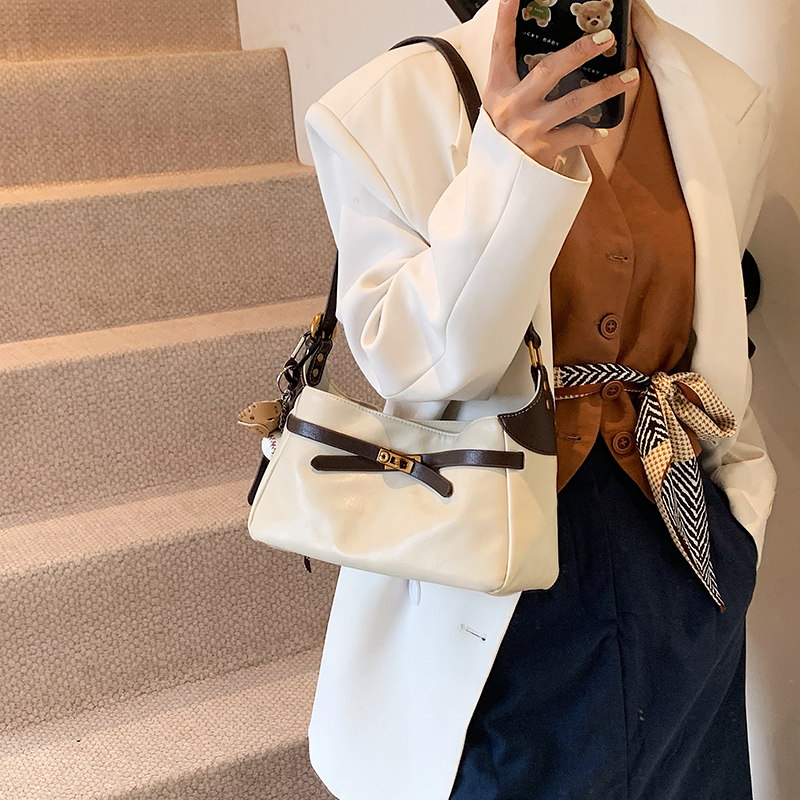 Women PU Travel Tote Bag Large Capacity Stylish Crossbody Bag Adjustable Strap Trendy Messenger Bag Simple Satchel Bag