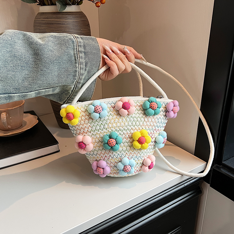 Sweet Flower Woven Bucket Bag Fashion Beach Bag Summer Shoulder Bag with Zipper for Women and Girls