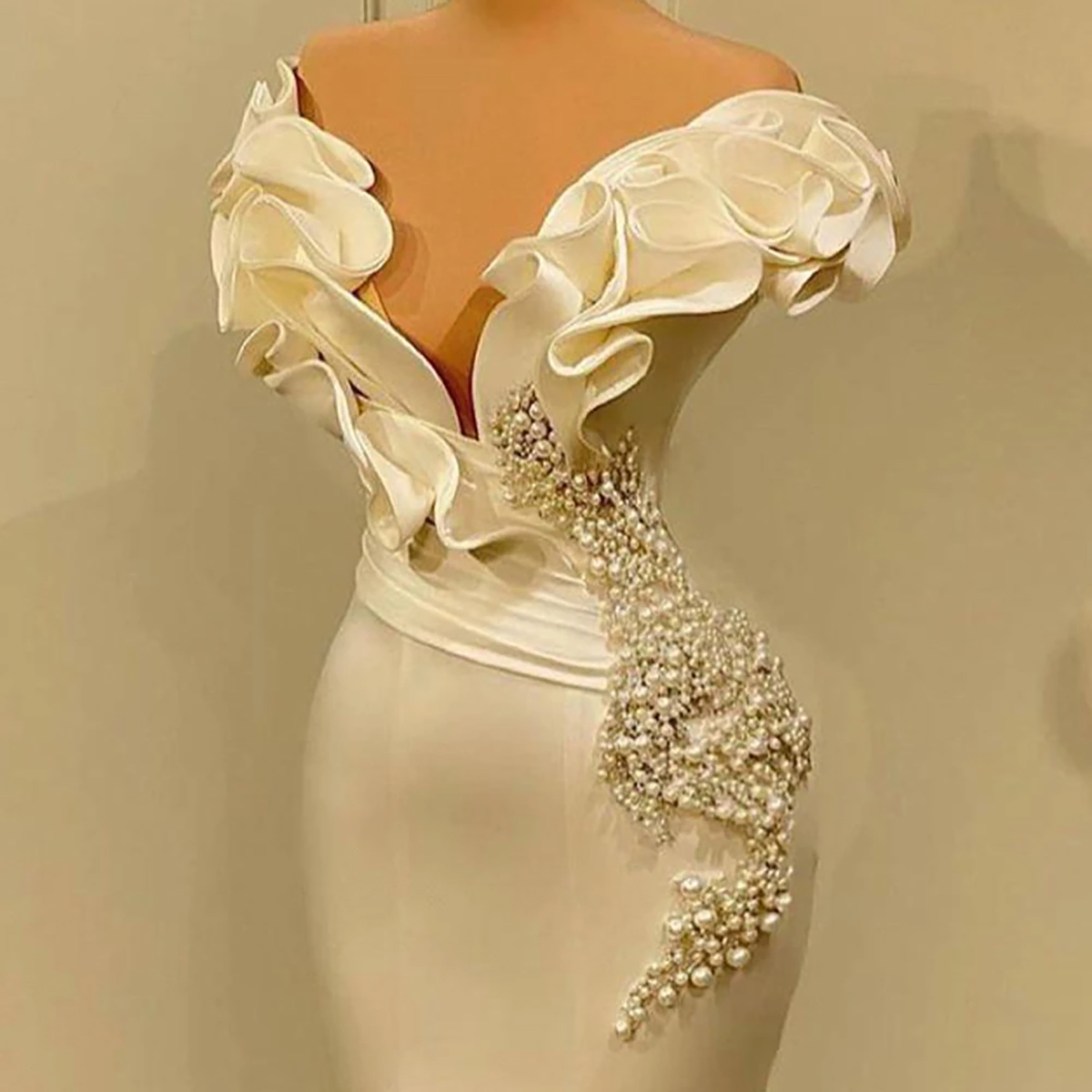 Fashion Mermaid Wedding Dresses For Women Strapless Sleeveless Bridal Gown Pearls Ruffles Sweep Train Dress Custom Made vestidos de novia