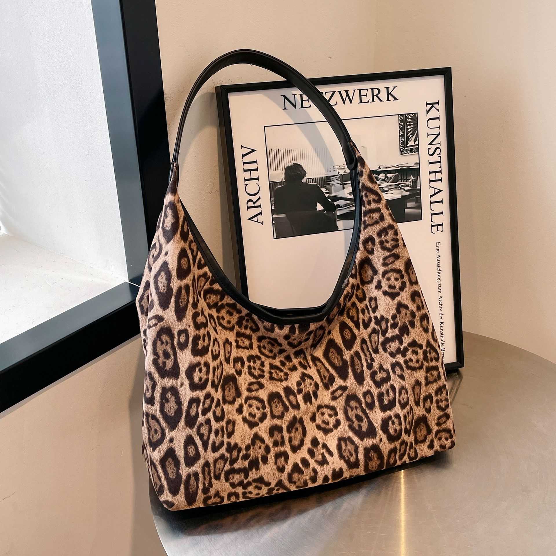 Korean Version Leopard Print Tote Bag For Women 2024 New Fashionable And Versatile Shoulder Simple And Large Capacity Handbag 241108