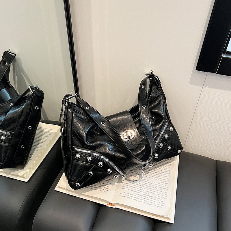 Elegant Y2K Shoulder Bag with Zipper Closure Black Trendy Purse for Women Aesthetic Crossbody Messenger Bags 2024 Chic Handbag