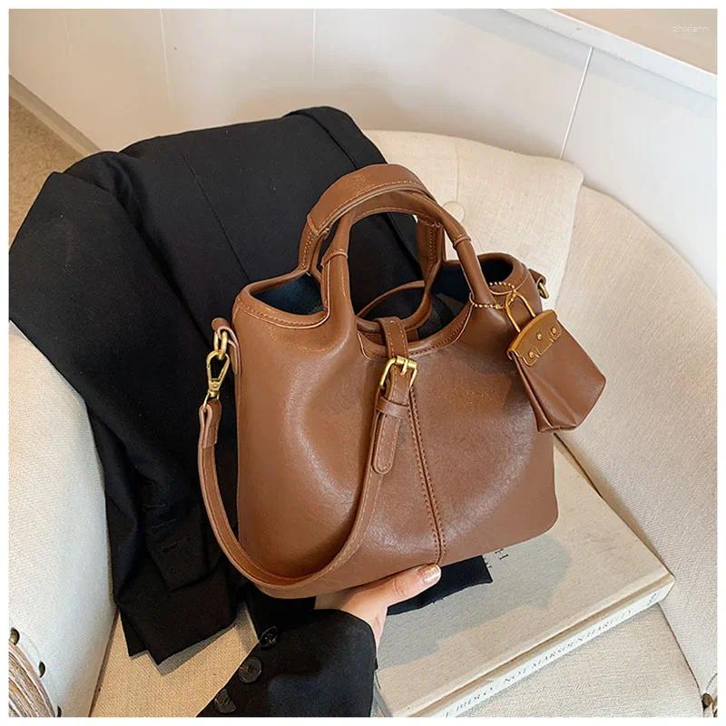 Shoulder Bags Vintage Burgundy Large Capacity Messenger Bag 2024 Womens Designer Unique Simple Commuter Classroom Tote