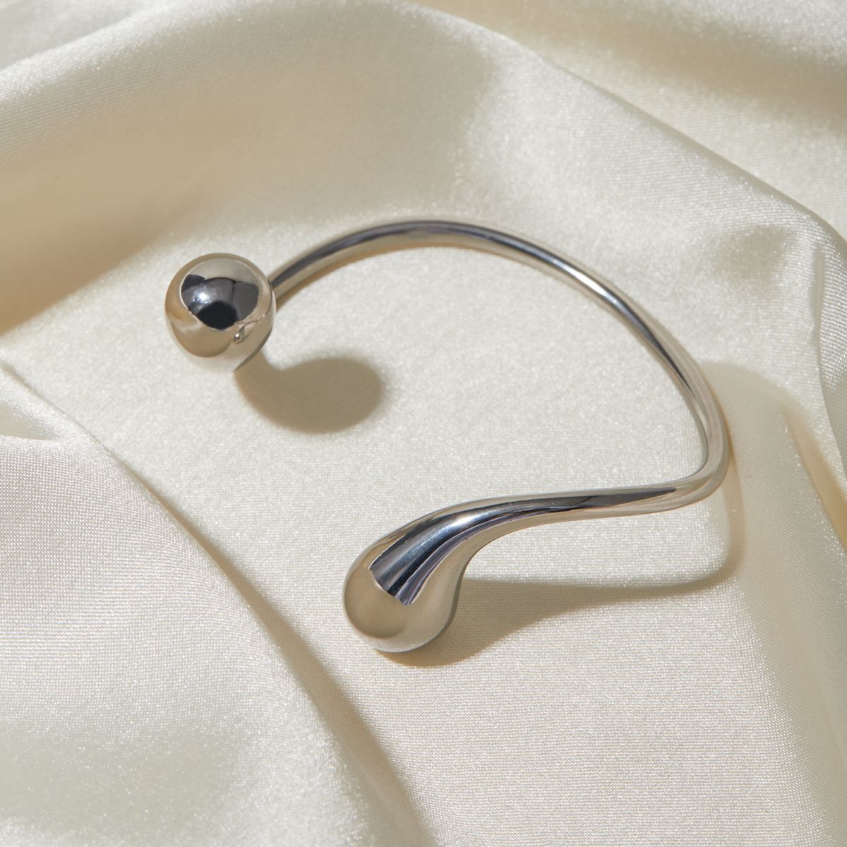 18k Gold-plated Stainless Steel Asymmetrical Opening Bracelet for Women Trendy and Versatile Jewelry Factory Wholesale