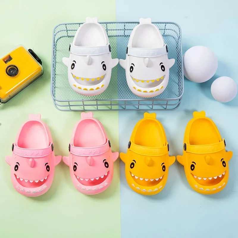 Slipper Summer new arrival shark slippers children cartoon slidesToddler flipflops BABI boys and girls home slippers kid Beach Sandals 2448