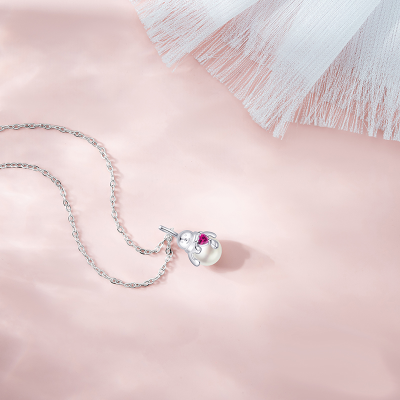 Christmas Inspired Heart Pearl Snowman Pendant Necklace - Unique Design for Women