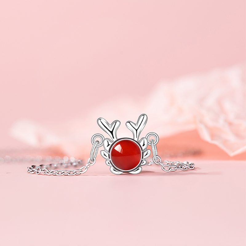 Women's Light Luxury Christmas Deer Head Pendant Necklace with Unique Design
