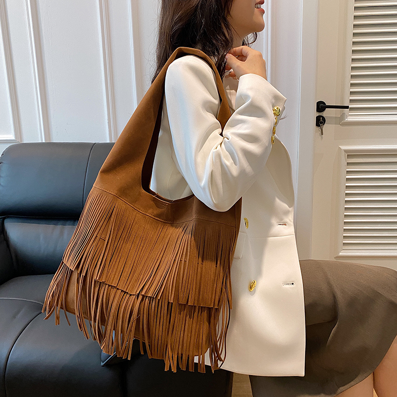 2024 new fashionable fashionable frosted fringed bag bag retro suede bucket bag cross-body bag