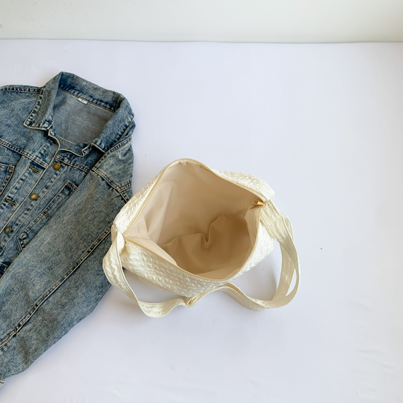 Crossbody Bag for Women with Adjustable Strap Crescent Bag Trendy Everyday Sling Bag Casual for Sports Travel Shopping