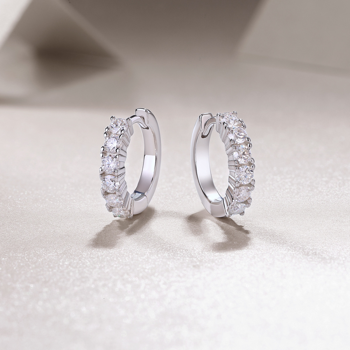 In Stock Sier High Quality 2.5mm Moissanite Dia Hoop Hie Earrings Fine Pure S Sterg Women Jewelry