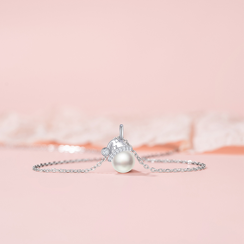 Women's Holiday Pearl Hat Pendant Necklace with Unique Christmas Theme