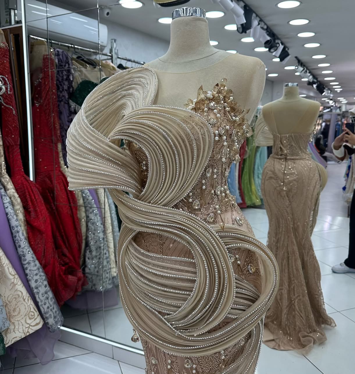 2024 Plus Size Champagne Illusion Prom Dresses Special Ocns Crystals Pearls Sequined Evening Party Birthday Gowns Dress For Women Vestidos de novia