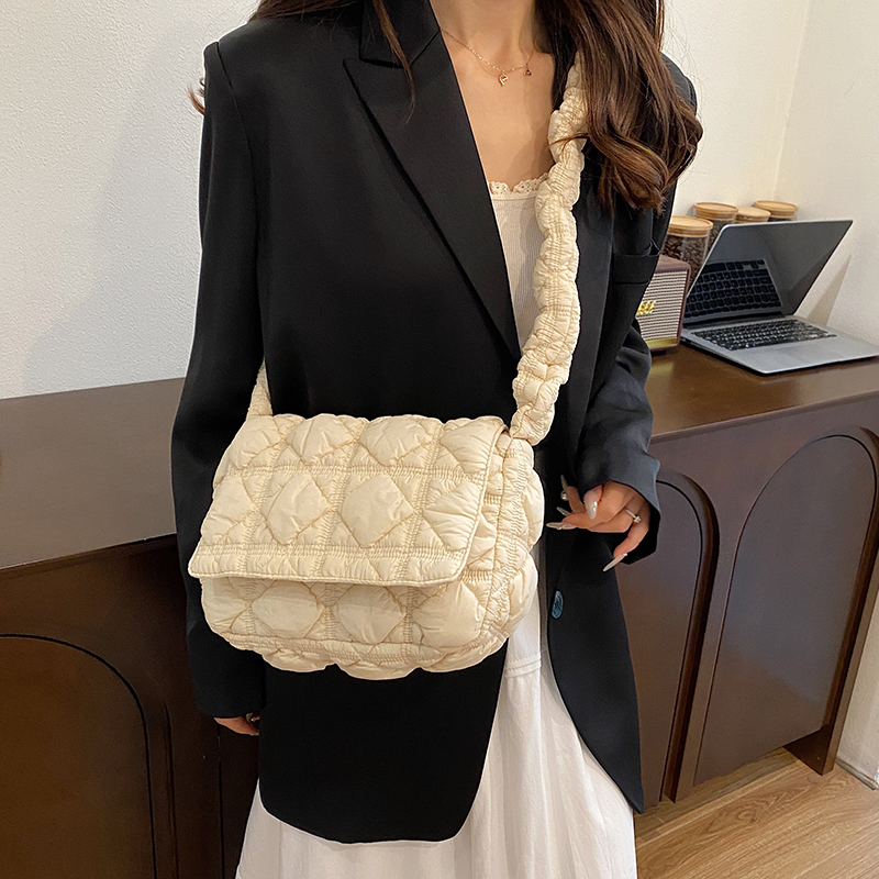 Women Quilted Shoulder Bag Solid Color Puffer Tote Handbag Large Capacity Padded Crossbody Bag Female Leisure Handbag