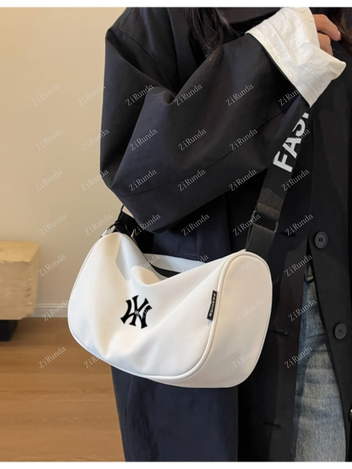 Canvas bag Women's Fashion commuter shoulder bag Pillow Sports and leisure Versatile messenger bag Fanny pack