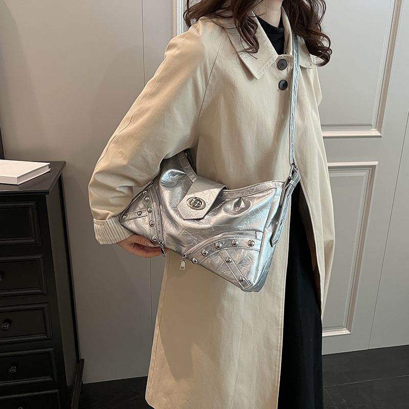 Elegant Y2K Shoulder Bag with Zipper Closure Black Trendy Purse for Women Aesthetic Crossbody Messenger Bags 2024 Chic Handbag