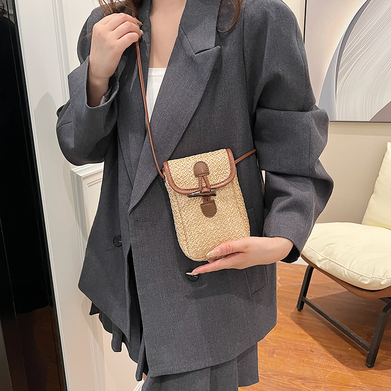 Women Fashion Knitted Phone Pouch Patchwork Straw Woven Phone Bag Trendy Weave Phone Purse Simple Hobo Bag Sling Phone Bag