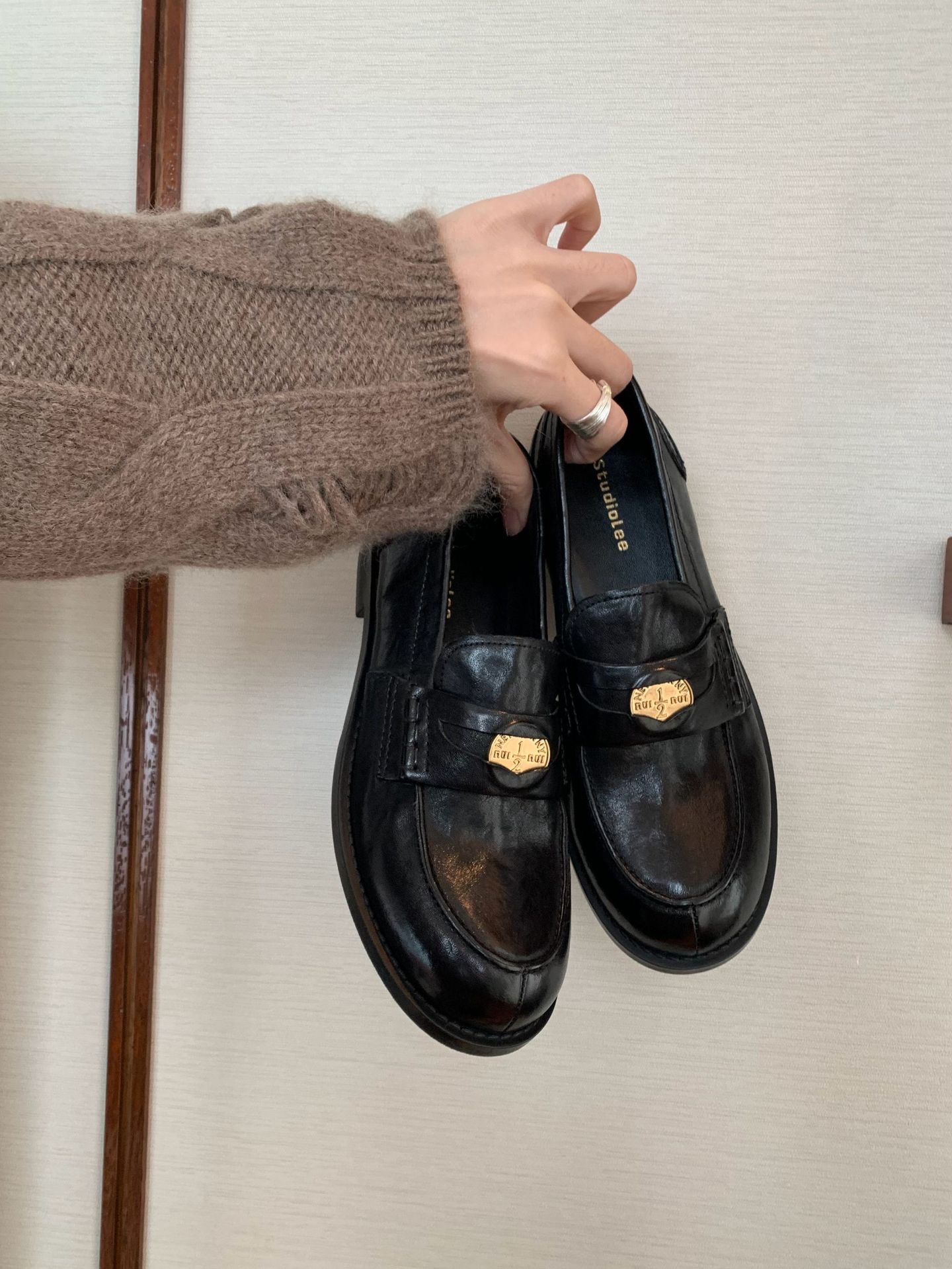 Black Womens Shoes Derby Flats British Style Casual Female Sneakers Ladies' Footwear Shallow Mouth Loafers With Fur Soft