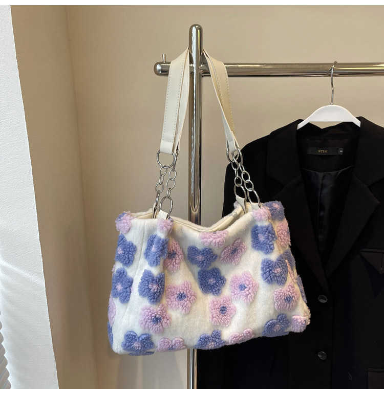 New Large Capacity Hairy Bag Fashionable Simple And Versatile Shoulder Women Bag Lamb Hair Flower Tote Bag For Women 241108