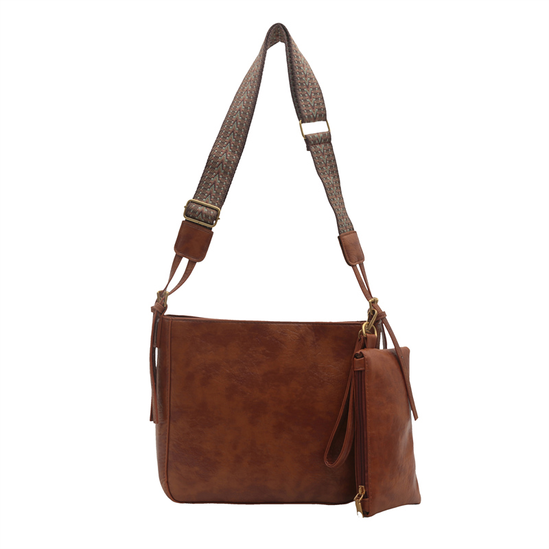 Stylish Adjustable Strap Crossbody Bag for Women in Vegan Leather Ideal for Work Shopping and Everyday Use