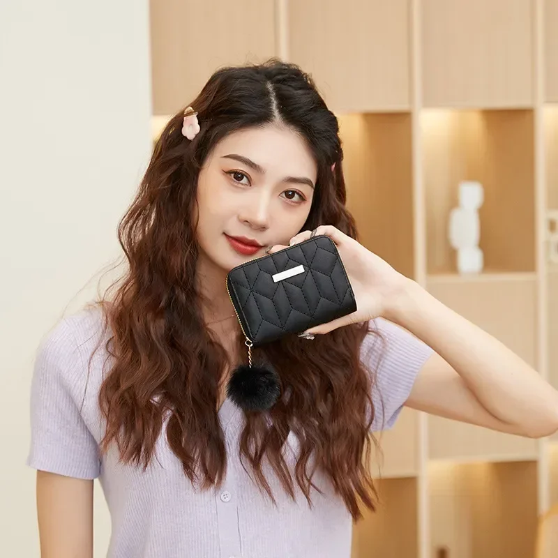 Short Wallets for Women Simple Fashion Coin Purse with Plush Pendant Card & ID Holders Money Bag Bolso De Mujer Bolsa Feminina