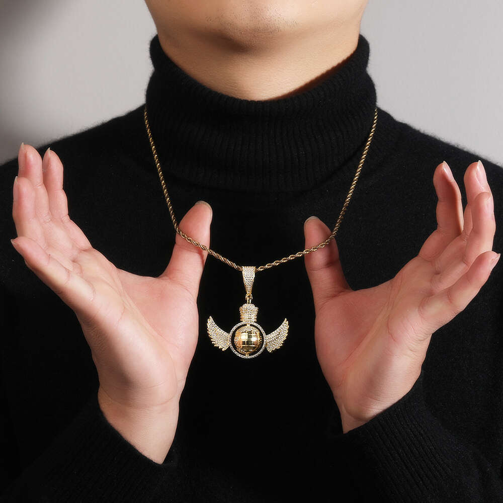 New Hiphop Rotating Globe Pendant Angel Wings Necklace Niche Design Hip-hop Style Earth Charm Trend Real Gold Iced Out Gemstone Rapper Collar Top Qual