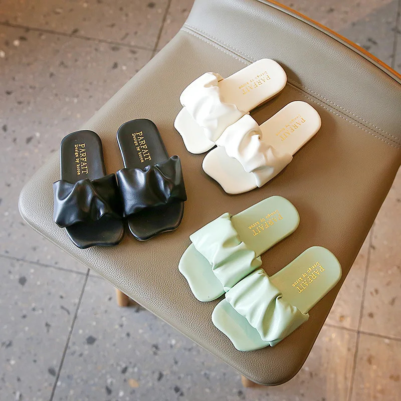 Girls Summer Slippers Beach Slides Kids Half Sandals Pleated Ruffles Princess Sweet Slippers for Bath Swimming Indoor Outdoor 240407