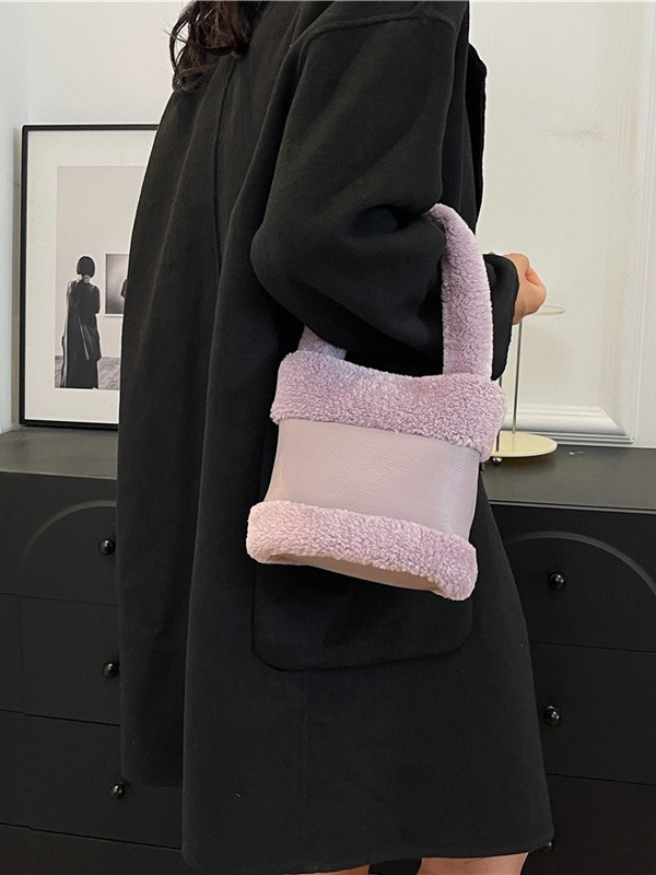 Hairy for women 2024 new autumn and winter plush water bucket niche design fashionable handheld cute handbag