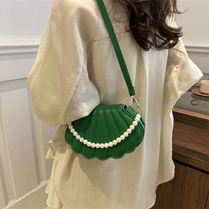 PU Leather Shoulder Bag Seashell Women Crossbody Bag Pearl Chain Hobo Bag with Adjustable Strap for Party Prom Cocktail