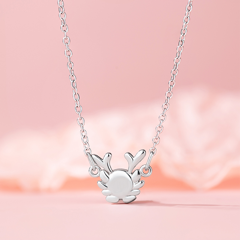 Women's Light Luxury Christmas Deer Head Pendant Necklace with Unique Design