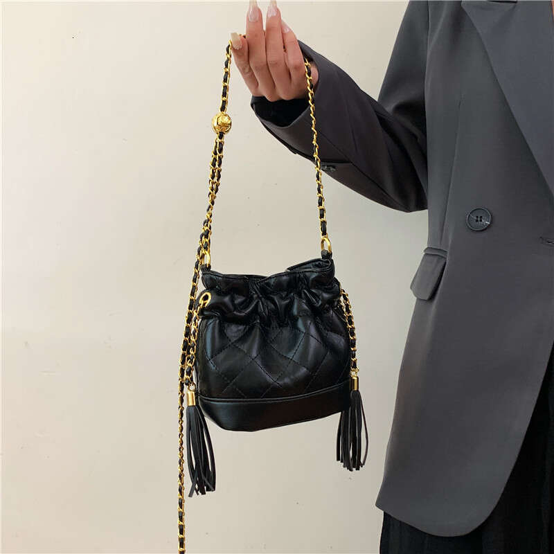 High end summer mini women's fashionable diamond grid chain bucket bag, light luxury temperament, single shoulder crossbody bag