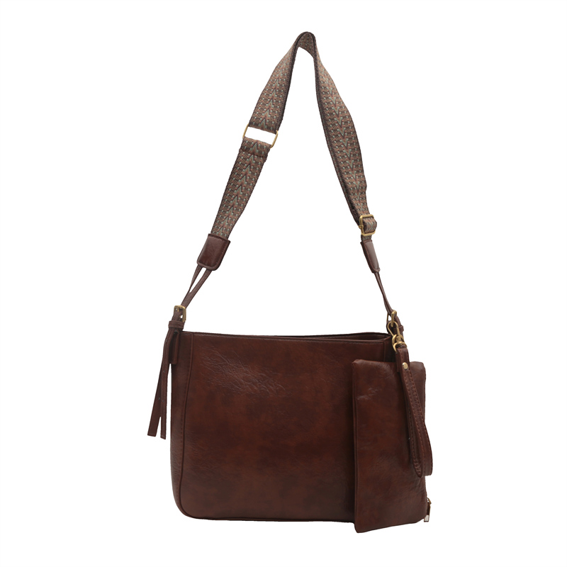 Stylish Adjustable Strap Crossbody Bag for Women in Vegan Leather Ideal for Work Shopping and Everyday Use