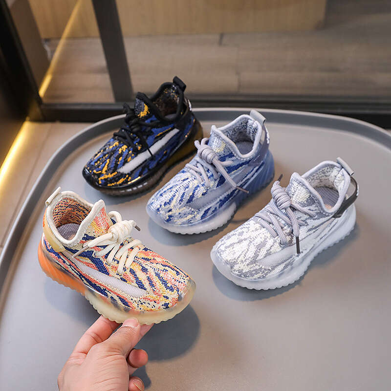 Children's Coconut 2024 Spring and Autumn Style Boys' Breathable Flyknit Mesh Women's Super Light Popcorn Sole Sports Shoes .
