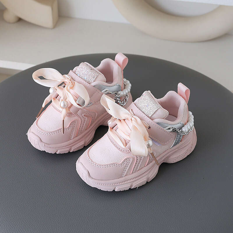 Girls' sports shoes 2024 Spring and Autumn new soft soled children's casual fashionable, breathable, dad shoes, anti slip .