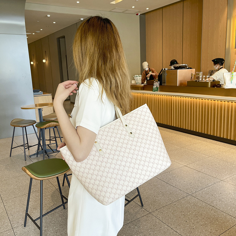 Big 2024 New Trendy Women's Fashion Shoulder Large Capacity Commuter Versatile Handheld Tote Bag designer bag