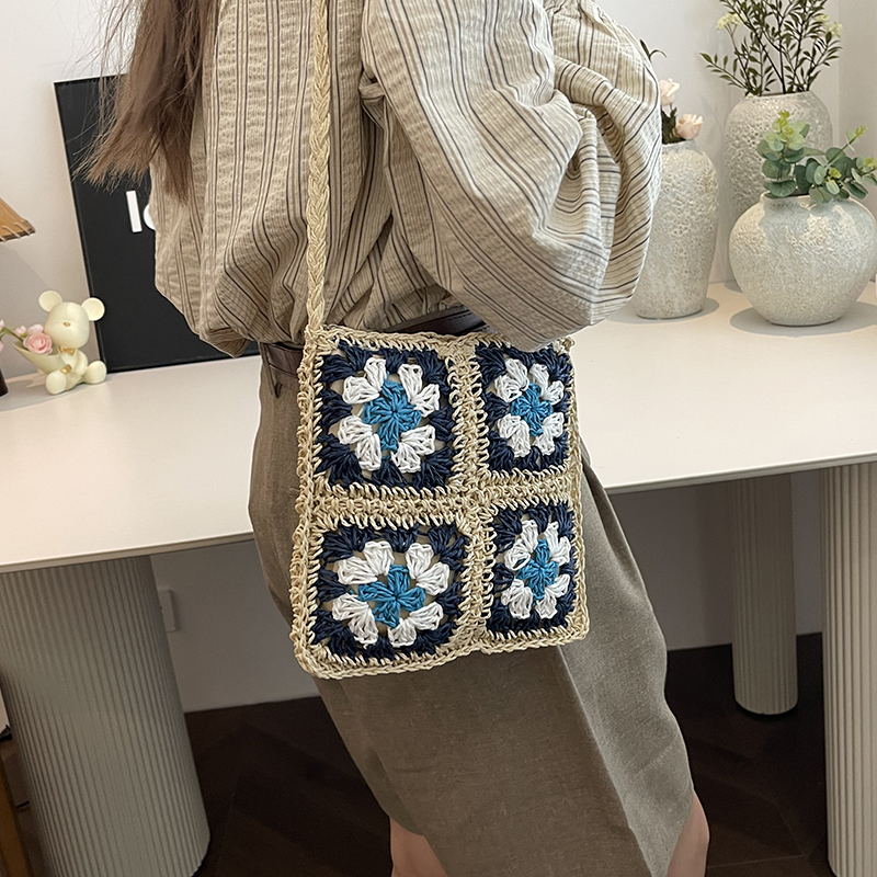 Flower Straw Beach Bag Hand-woven Summer Shoulder Bag Crochet Crossbody Bag for Women Beach Picnic Vacation
