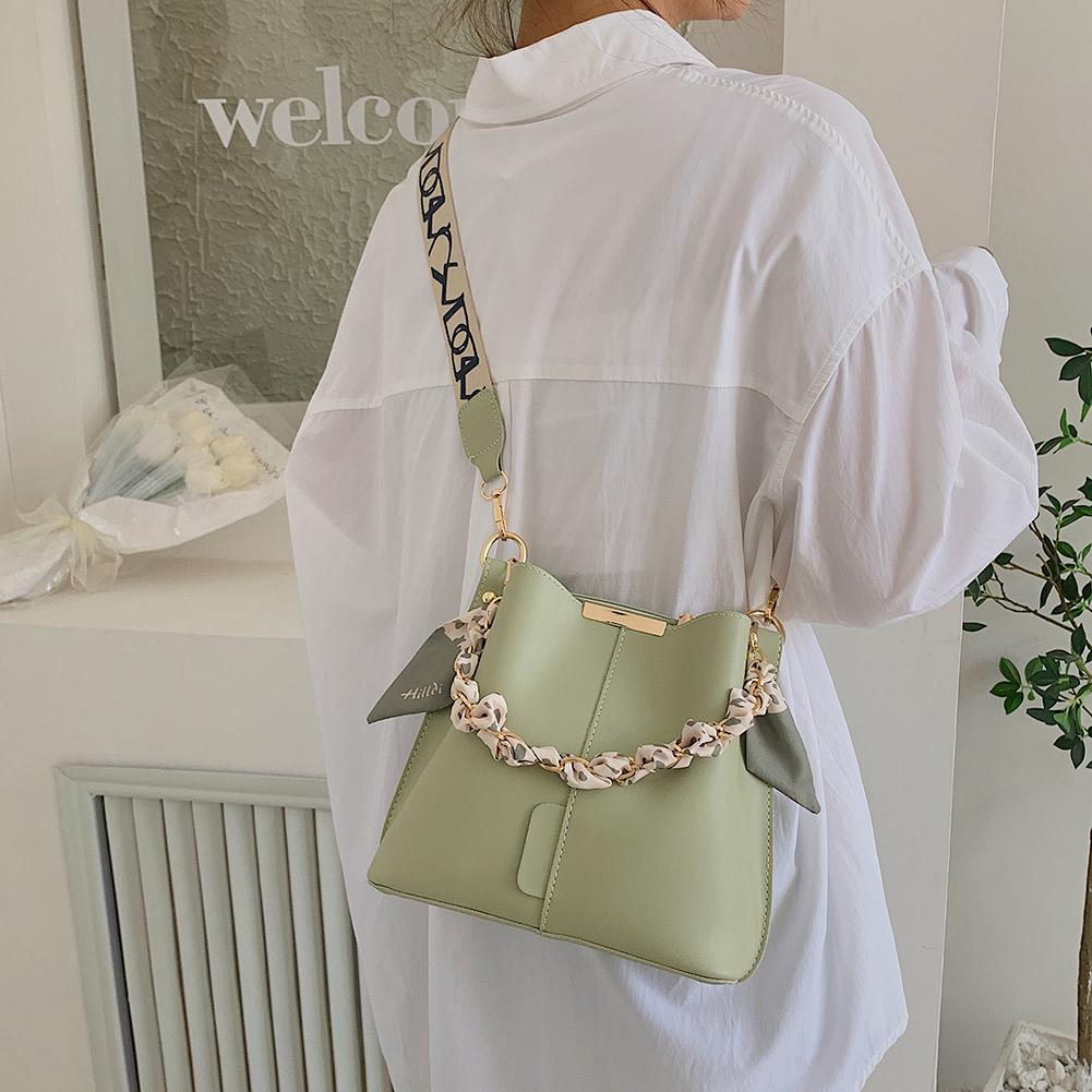 Luxury Chain Shoulder Bag PU Leather Trendy Crossbody Bag Large Capacity Top Handle Bag with Wide Strap for Women