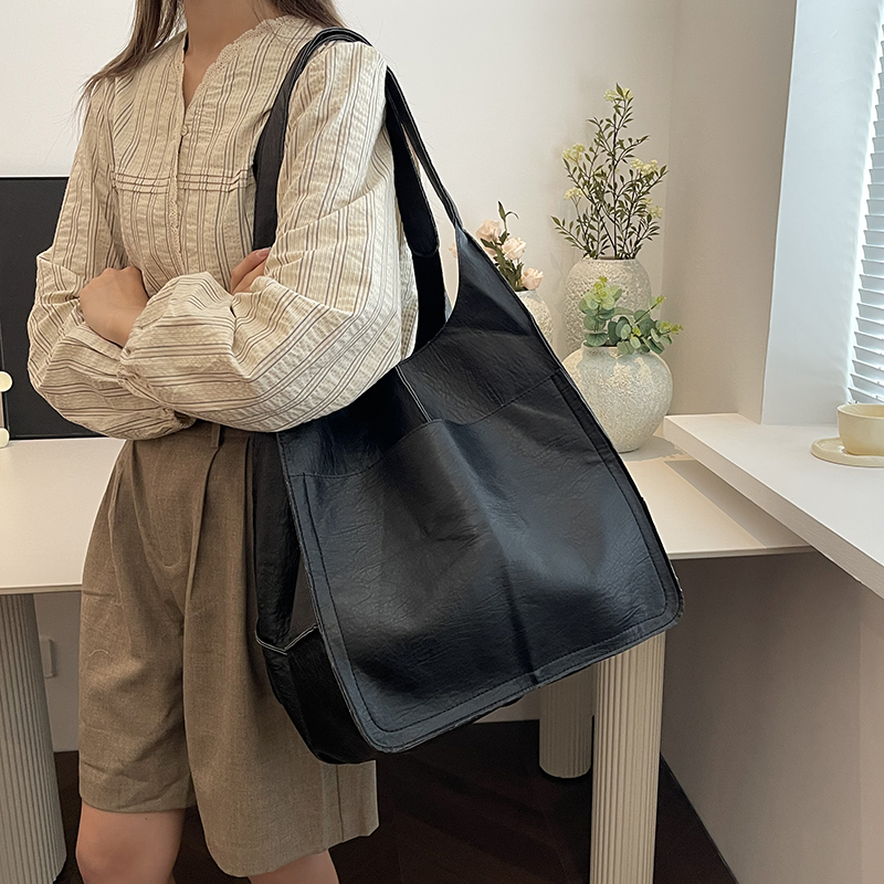 Women PU Vintage Tote Bag Large Capacity Trendy Commuting Bag Solid Color Oversized Weekender Handbags Outdoor Travel Bag