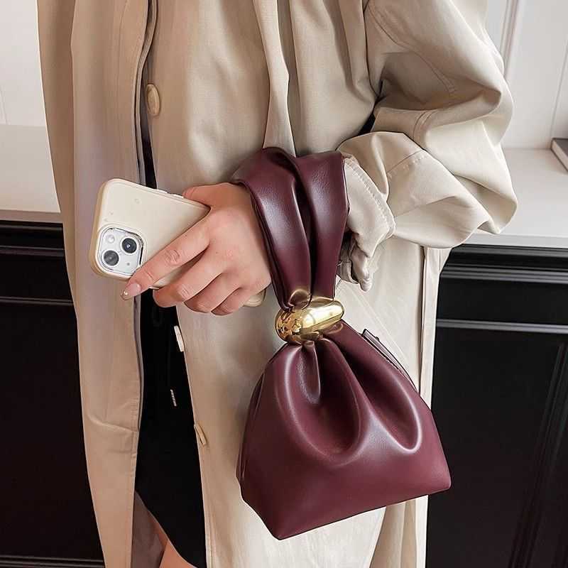 High Quality Hand Bags Niche and Peculiar Small Shoulder Bags for Women Pleated Mini Bucket Bag Lady Luxury Handbags 241108