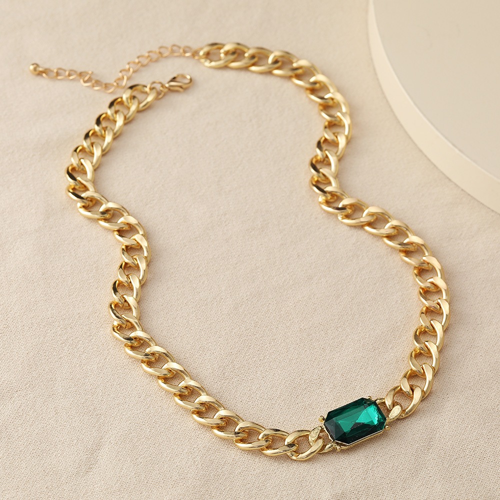 European and American Retro Niche Necklace Design Light Luxury Emerald Collarbone Chain Simple Metal Cuban Chain Gemstone Necklace