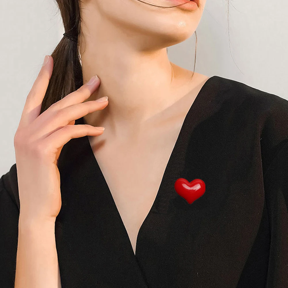 Cute Heart 2023 Red Shape Resin Brooch For Lovers Gift Wedding Party Jewelry Brooch Christmas New Year Gift Artist Jewelry smile