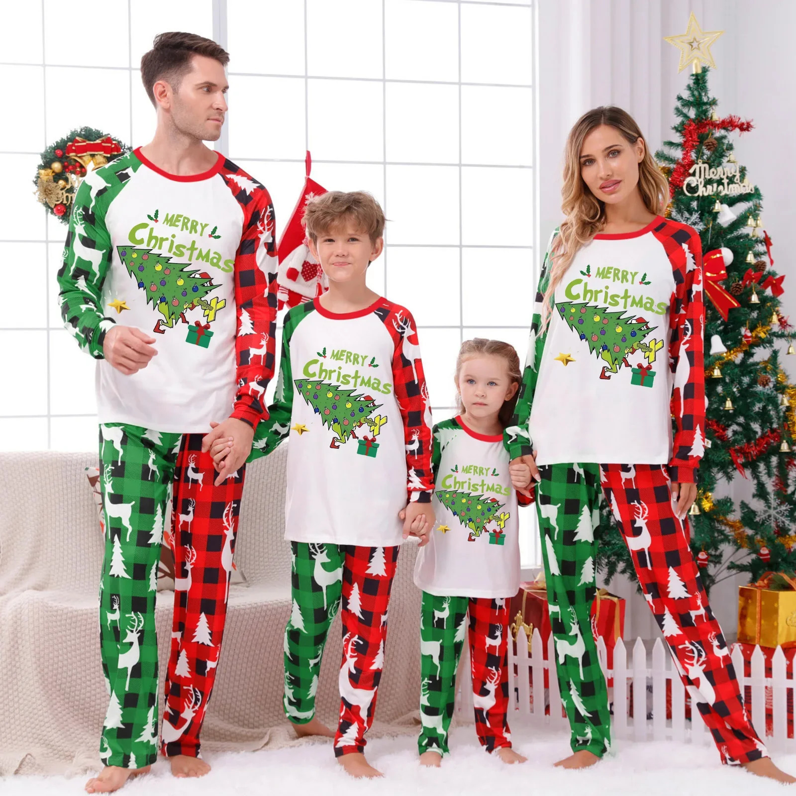 Winter Christmas Family Matching Pajamas Year Dad Mom Kids Baby Family Look Set Mother Daughter Father Son Pyjamas Outfit 241108