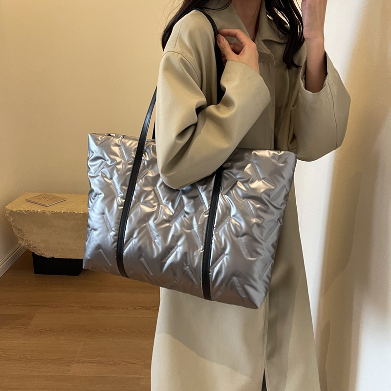 2025S Fashion Designer Autumn Winter Cotton Clothing Big For Women New Trendy And Fashionable Casual Shoulder Bag With Large Capacity Free Shipping
