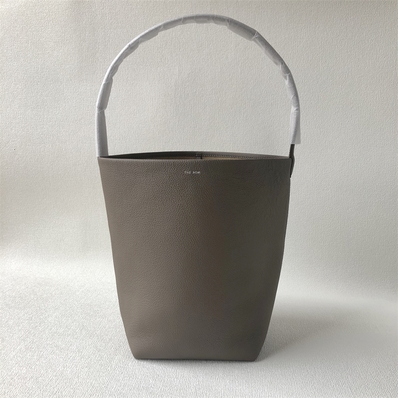 High-Quality Women's Cowhide Park Simple Large-Capacity Shoulder Handbag Bucket Tote Bag Genuine Leather Zipper Style