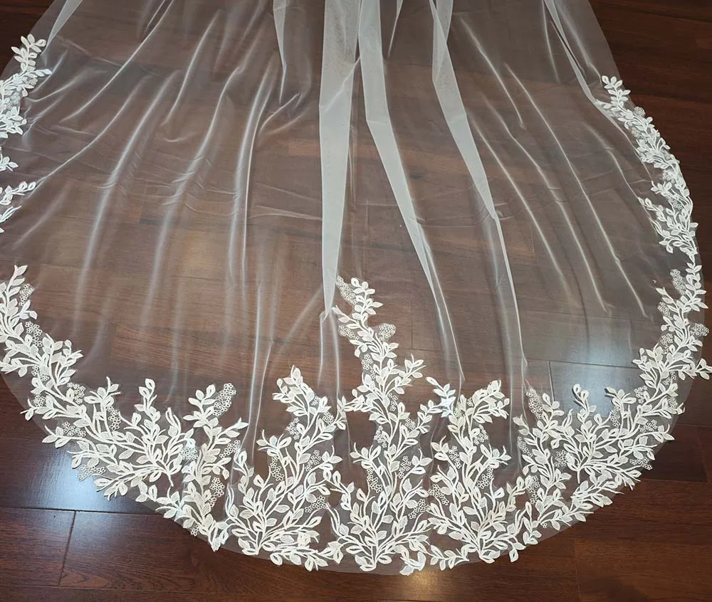 Photos Lace Real Vintage Wedding Veil with Comb 1 Layer 3 Meters Long Cathedral Bridal Veil Head veil for Bride smile