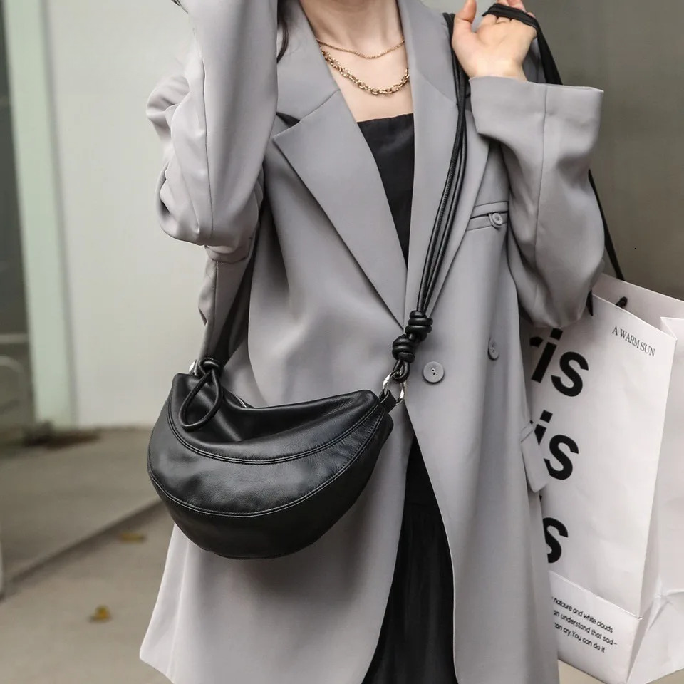 Niche Style Half-Moon Shape Flap Saddle Small First Layer Cow Leather Women Shoulder High-End Daily-Use Crossbody Bag Genuine Leather Zipper BagVoyage