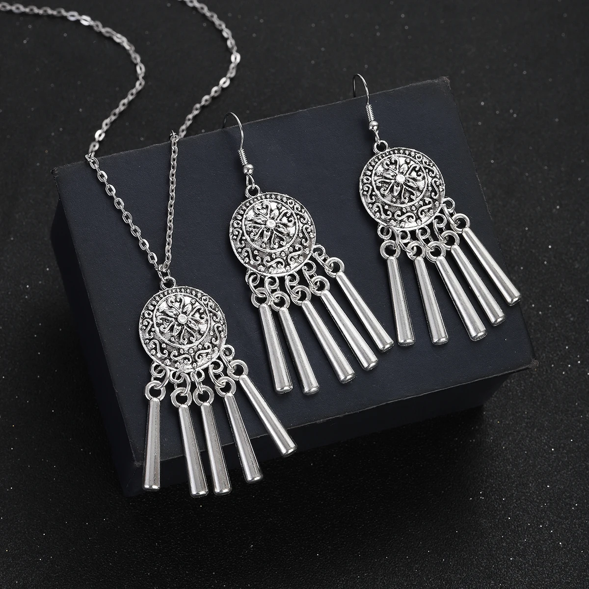 Jewelry Color New Sier Set Women's Ethnic Vintage Geometric Flower Tassel Earring Necklace Sets Female Party Accesories smile