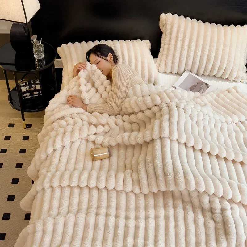 New Artificial Rabbit Plush Autumn Warm Blankets for Beds Soft Coral Fleece Sofa Throw Blanket Comfortable Thicken Bed Sheet C251111