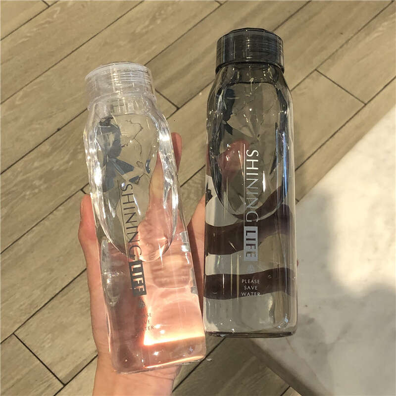 Custom 570ml Large capacity water for men and women student movement Portable plastic Simple summer ins casual cup